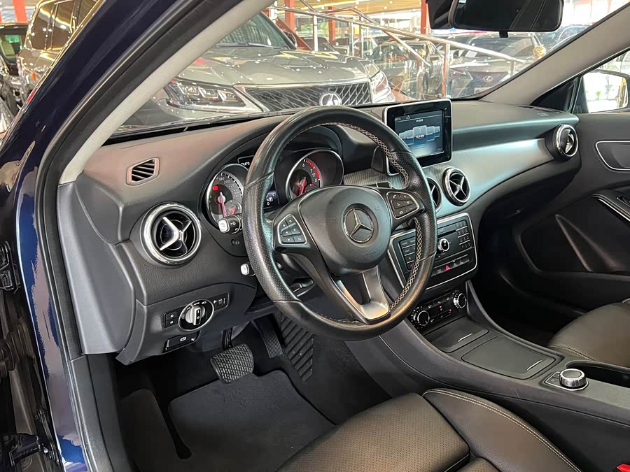 Mercedes-Benz GLA Class 2017 car image #8