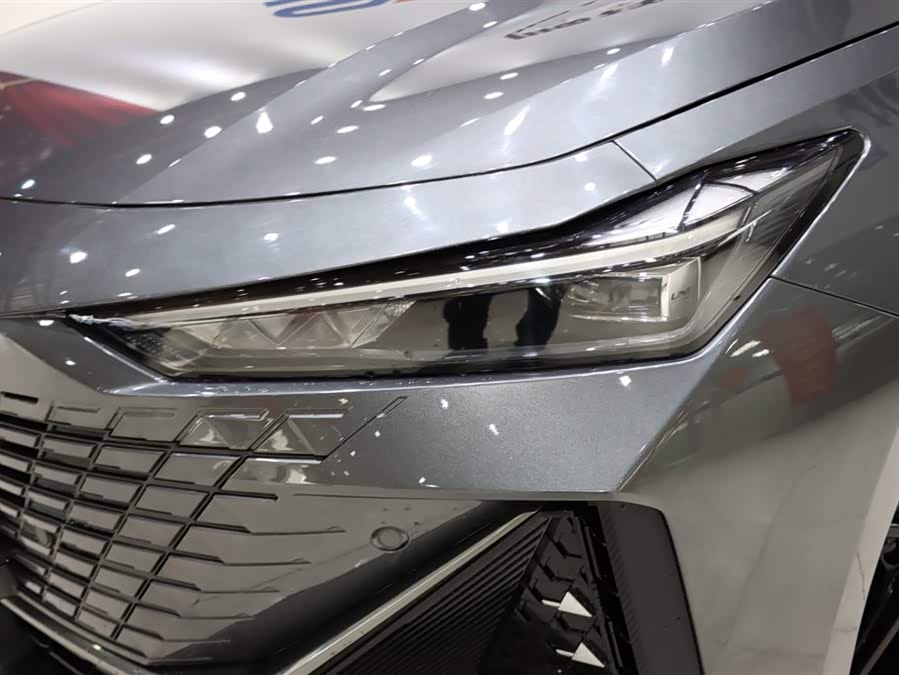 Changan UNI-V iDD 2023 car image #8