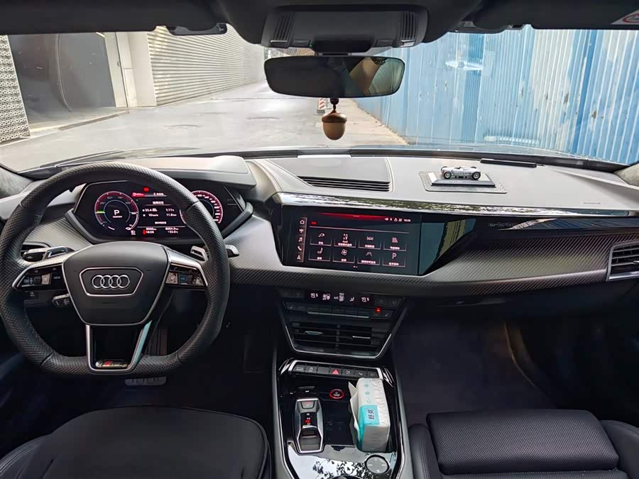 Audi RS e-tron GT 2024 #8 Audi RS e-tron GT 2024 car image #8