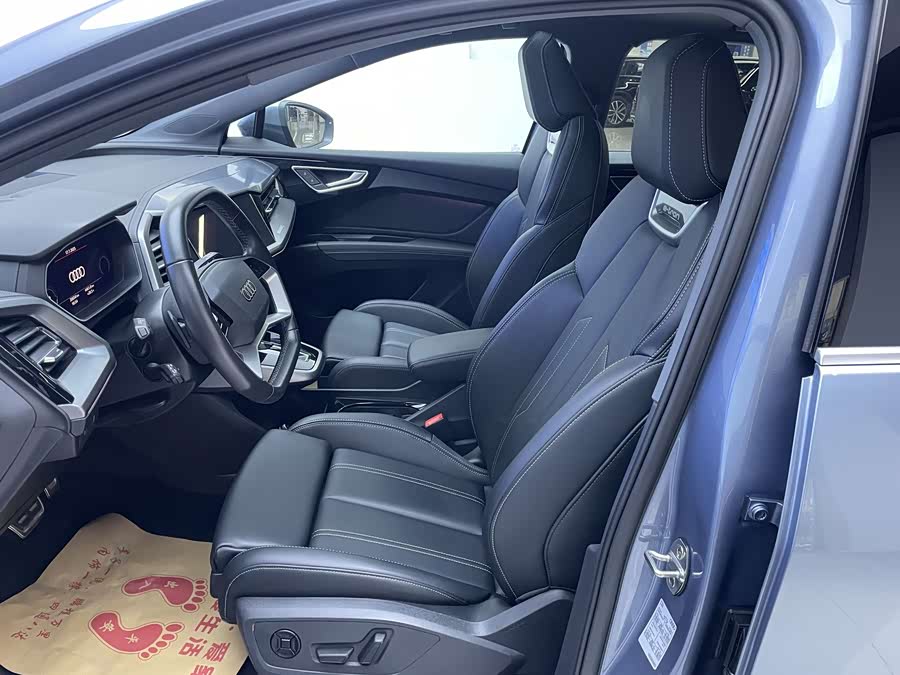 Audi Q4 e-tron 2024 immagine di auto #8