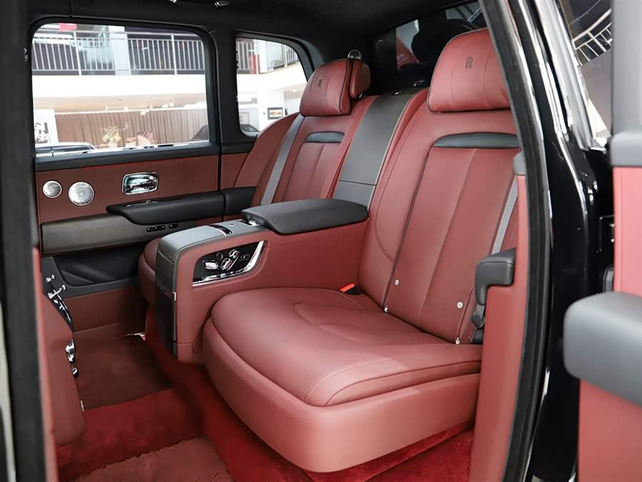 Rolls-Royce Cullinan 2021 car image #8