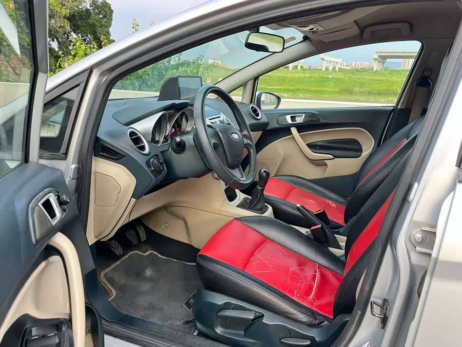 Ford Fiesta 2011 immagine di auto #8