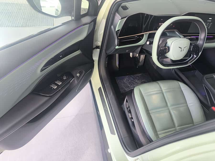 HongQi EH7 2024 #8 HongQi EH7 2024 car image #8