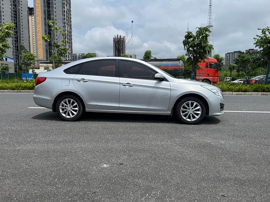 Forthing JOYEAR S50 2015 #8 Forthing JOYEAR S50 2015 imagem de carro #8