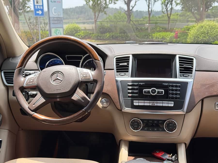 Mercedes-Benz GL Class 2015 #8 Mercedes-Benz GL Class 2015 car image #8
