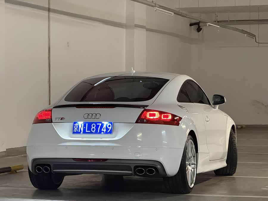 Audi TTS 2011 car image #8