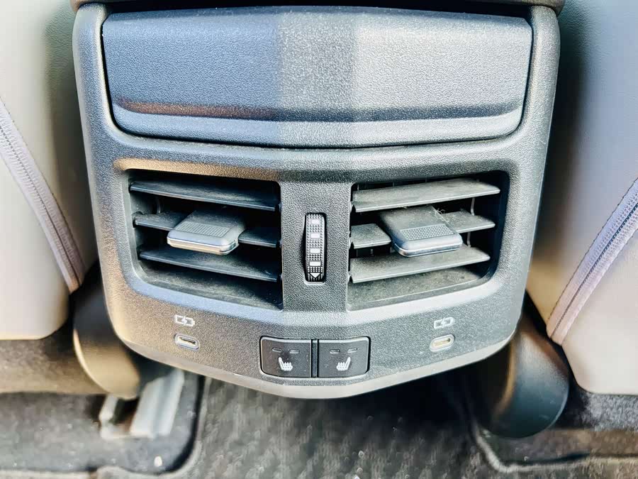 BYD e1 2023 car image #8