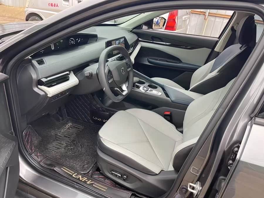 Changan UNI-V iDD 2023 #8 Changan UNI-V iDD 2023 صورة سيارة #8