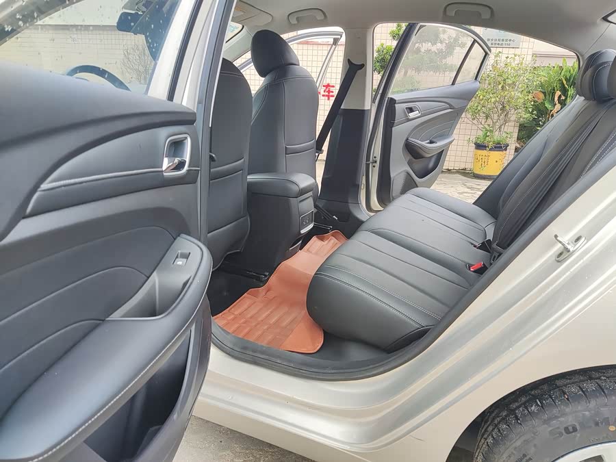 Roewe i5 2018 car image #8