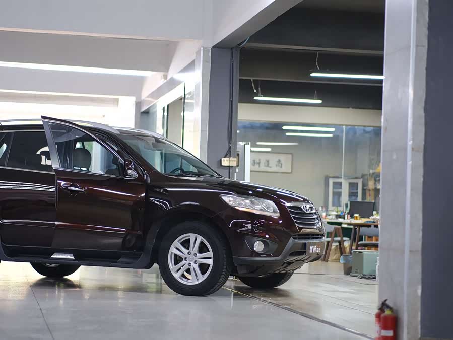 Hyundai Santa Fe Classic 2011 car image #8