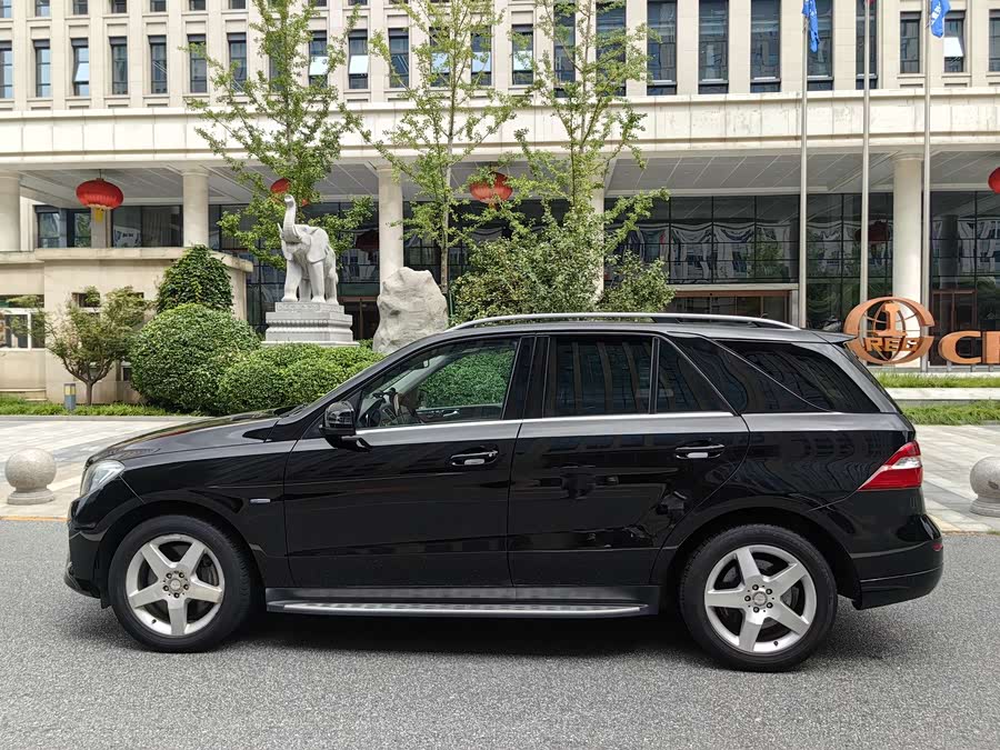 Mercedes-Benz M Class 2012 car image #8