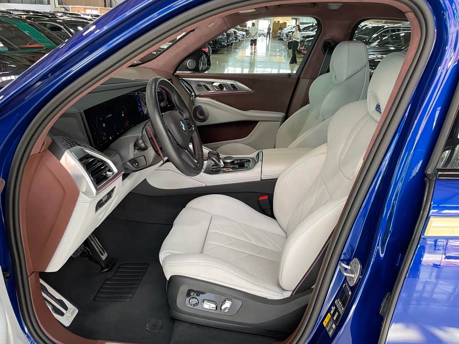 BMW XM 2024 immagine di auto #8