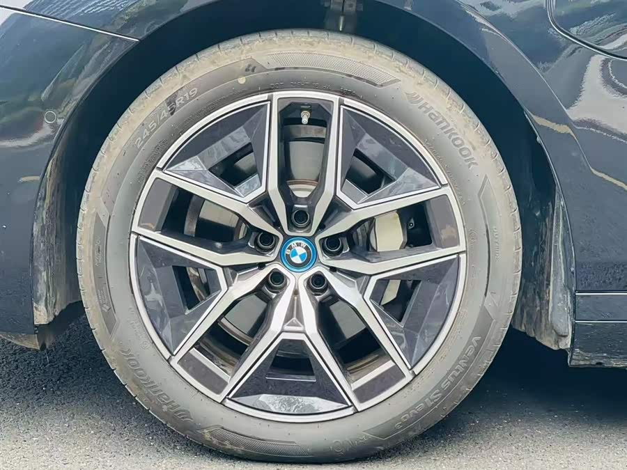 BMW i5 2024 immagine di auto #8