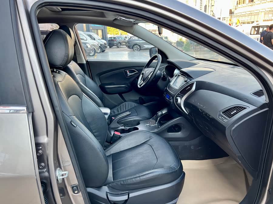 Hyundai ix35 2014 car image #8