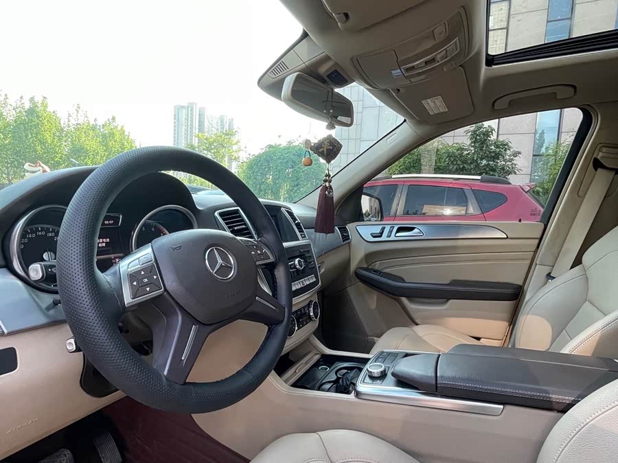 Mercedes-Benz M Class 2013 car image #8