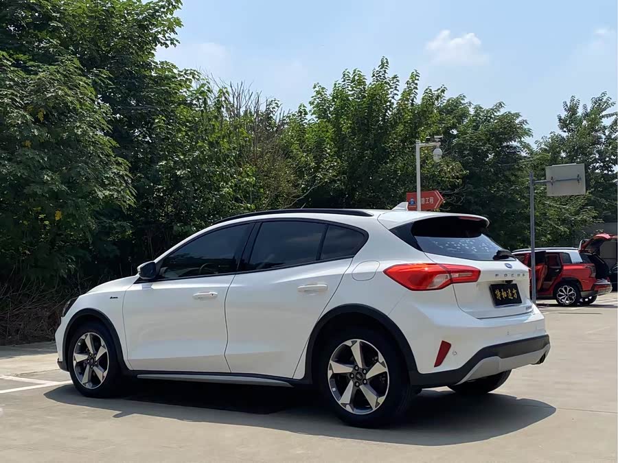 Ford Focus Active 2020 car image #8