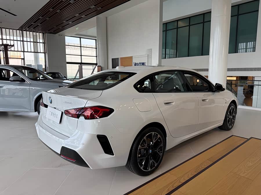 BMW 2 Series صورة سيارة #8