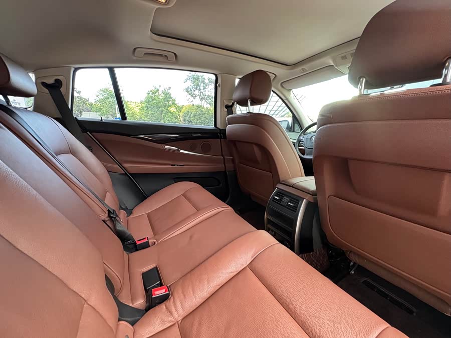 BMW 5 Series GT 2017 #8 BMW 5 Series GT 2017 صورة سيارة #8