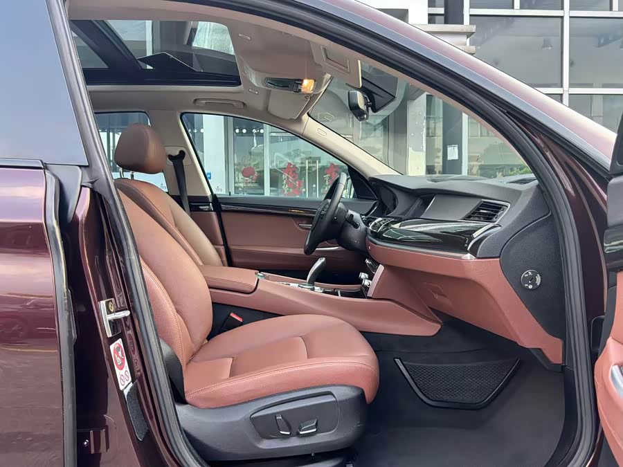 BMW 5 Series GT 2015 immagine di auto #8