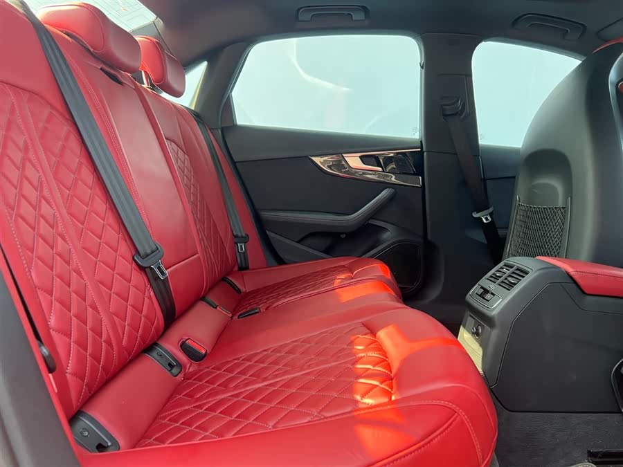 Audi S4 2023 صورة سيارة #8