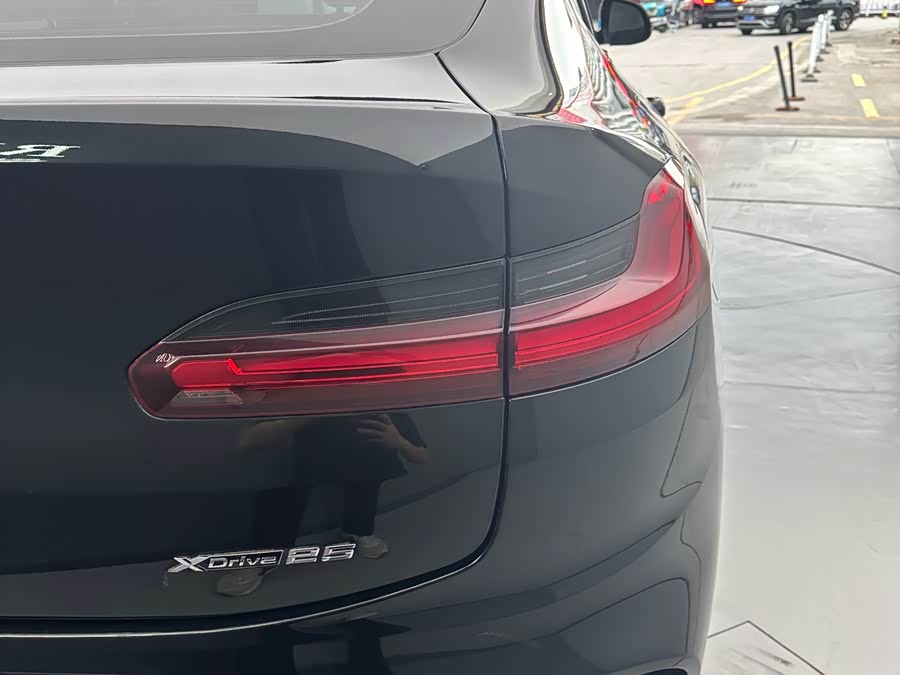 BMW X4 2020 car image #8