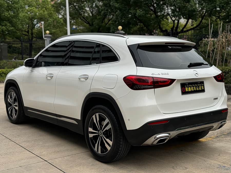 Mercedes-Benz GLA Class 2022 car image #8