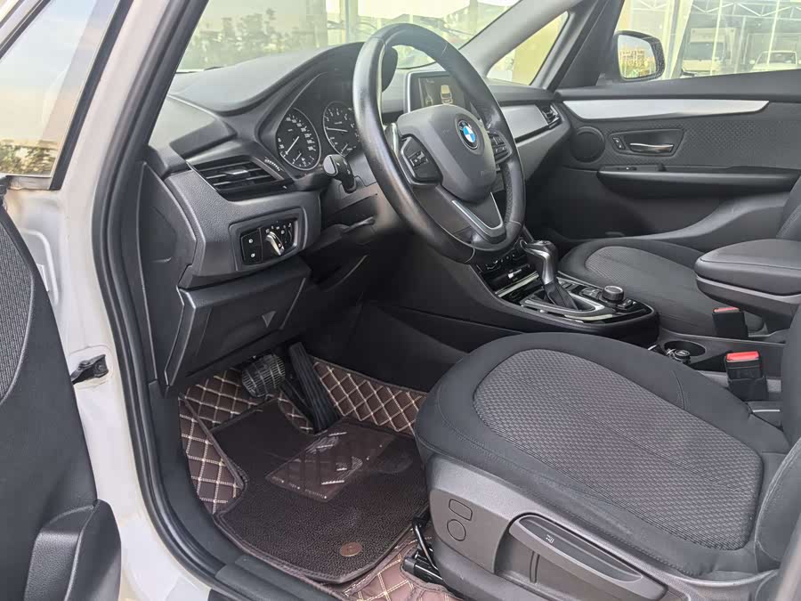 BMW 2 Series Tourer 2017 صورة سيارة #8