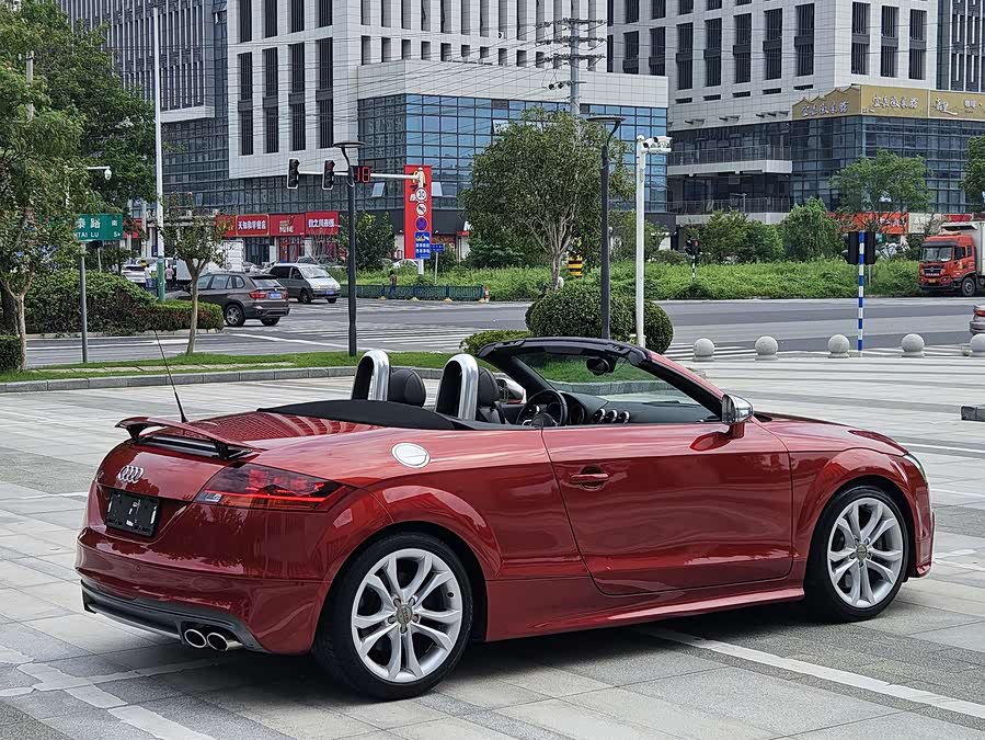 Audi TTS 2015 car image #8