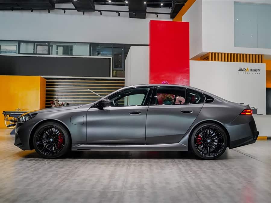 BMW M5 New Energy 2024 immagine di auto #8