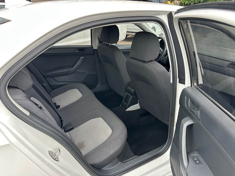 Skoda Rapid 2015 imagen de coche #8