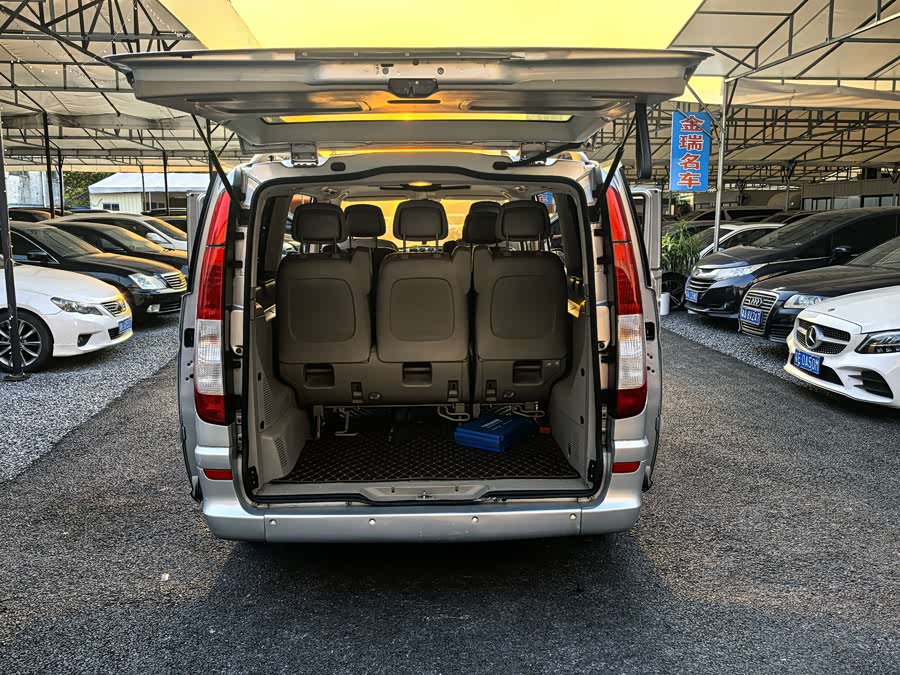 奔驰 唯雅诺 2011 汽车图片 #8