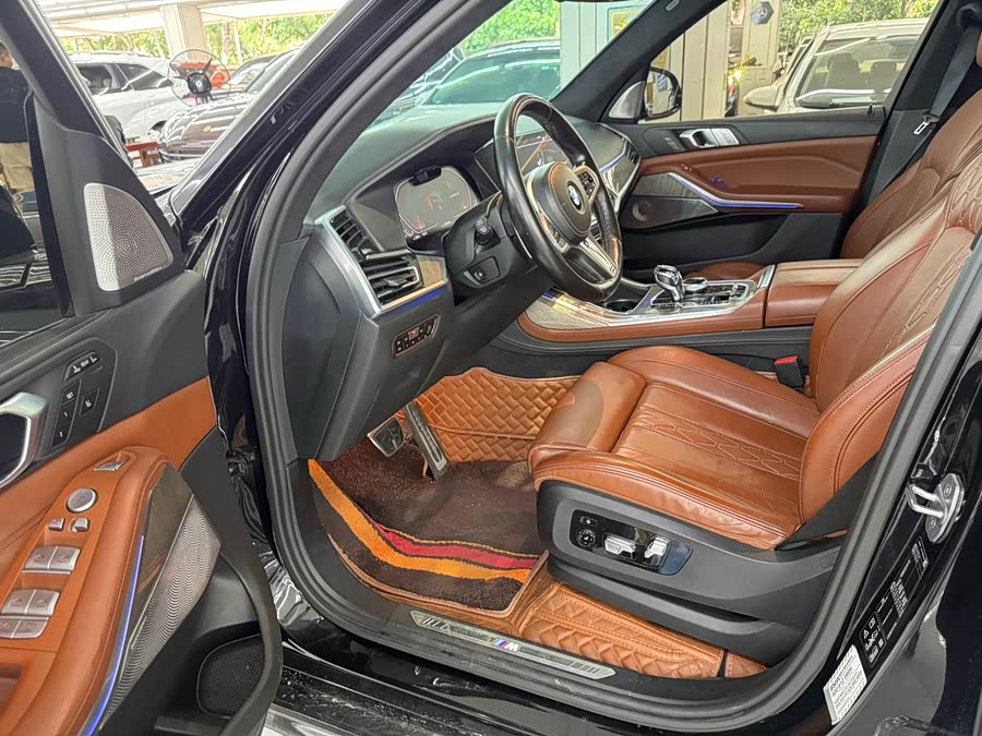 BMW X7 2020 car image #8