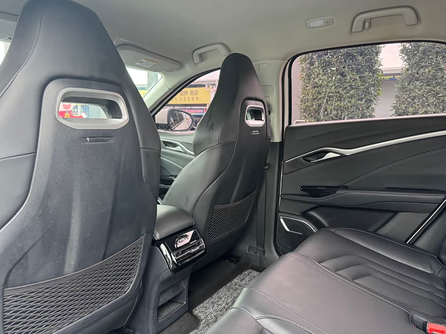 哪吒汽车 哪吒U 2022 汽车图片 #8