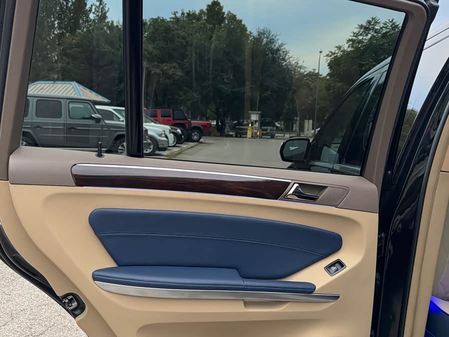 Mercedes-Benz GL Class 2011 car image #8