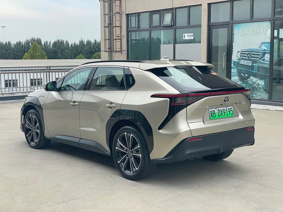 Toyota bZ4X 2022 immagine di auto #8