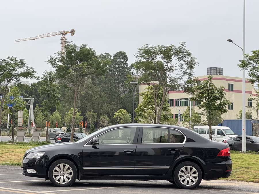 Skoda Superb 2013 car image #8
