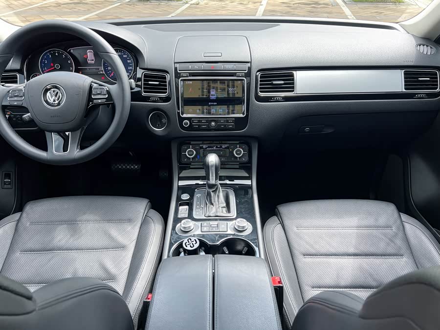 Volkswagen Touareg 2016 car image #8