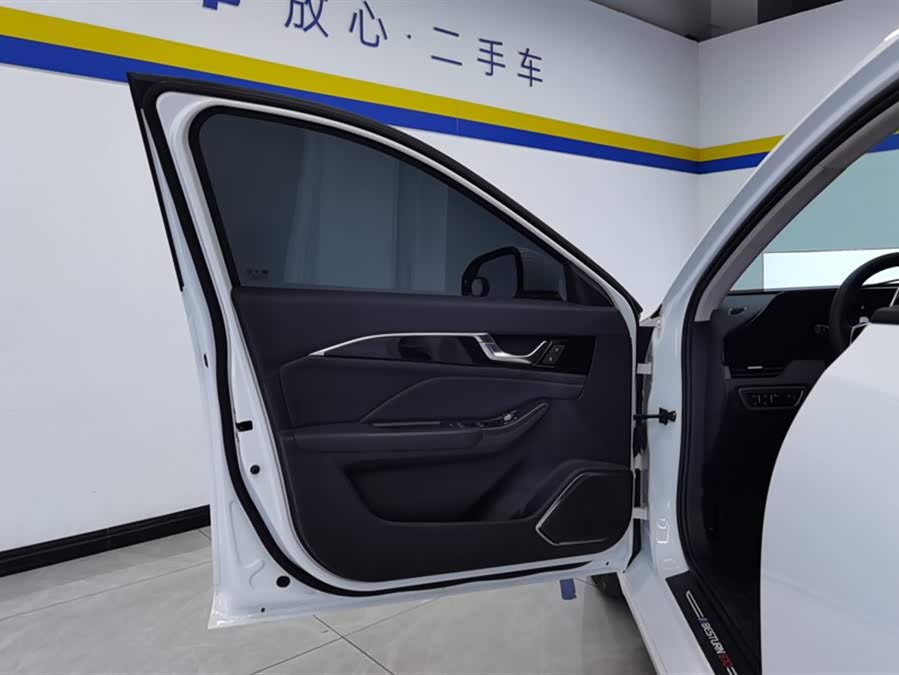 2023 car image #8