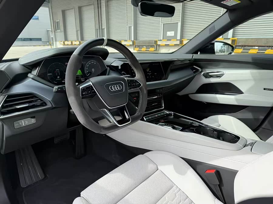 Audi e-tron GT 2024 صورة سيارة #8