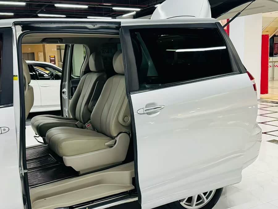 BYD M6 2014 #8 BYD M6 2014 car image #8