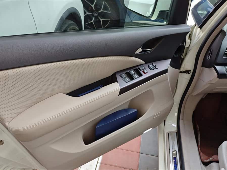 BYD e6 2016 #8 BYD e6 2016 car image #8