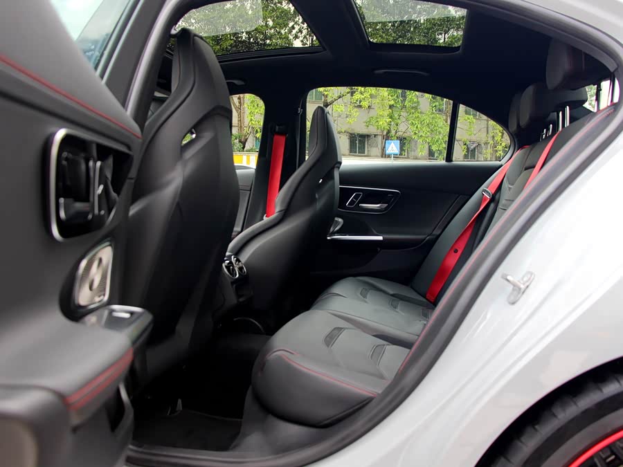 Mercedes-Benz C AMG New Energy 2024 изображение автомобиля #8