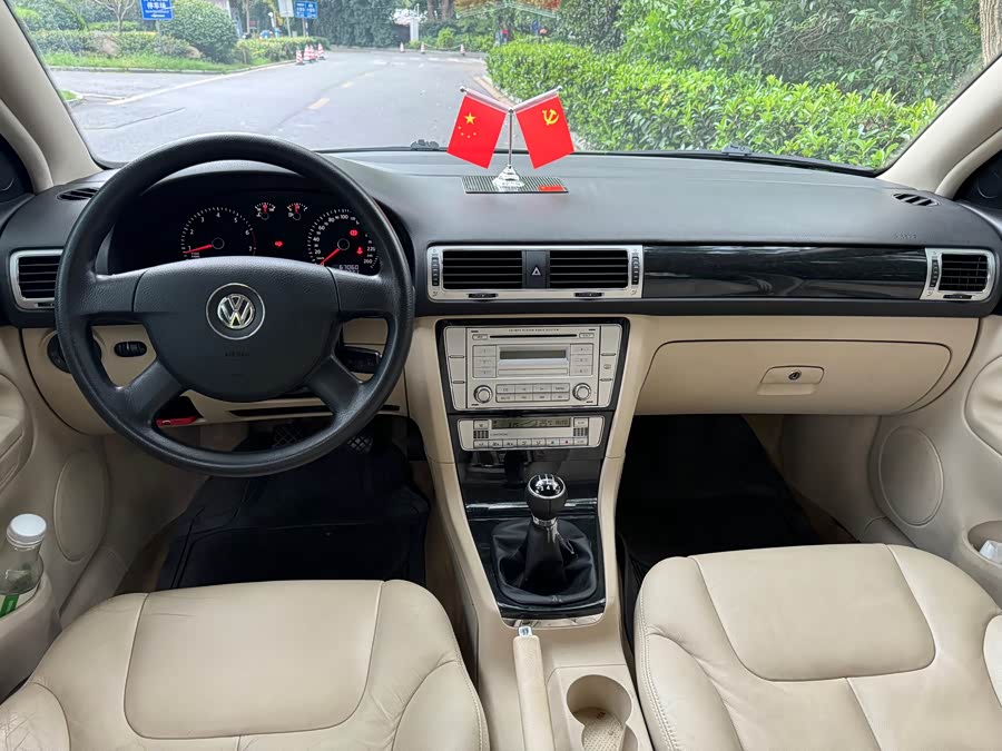 Volkswagen Passat Lingyu 2010 #8 Volkswagen Passat Lingyu 2010 car image #8