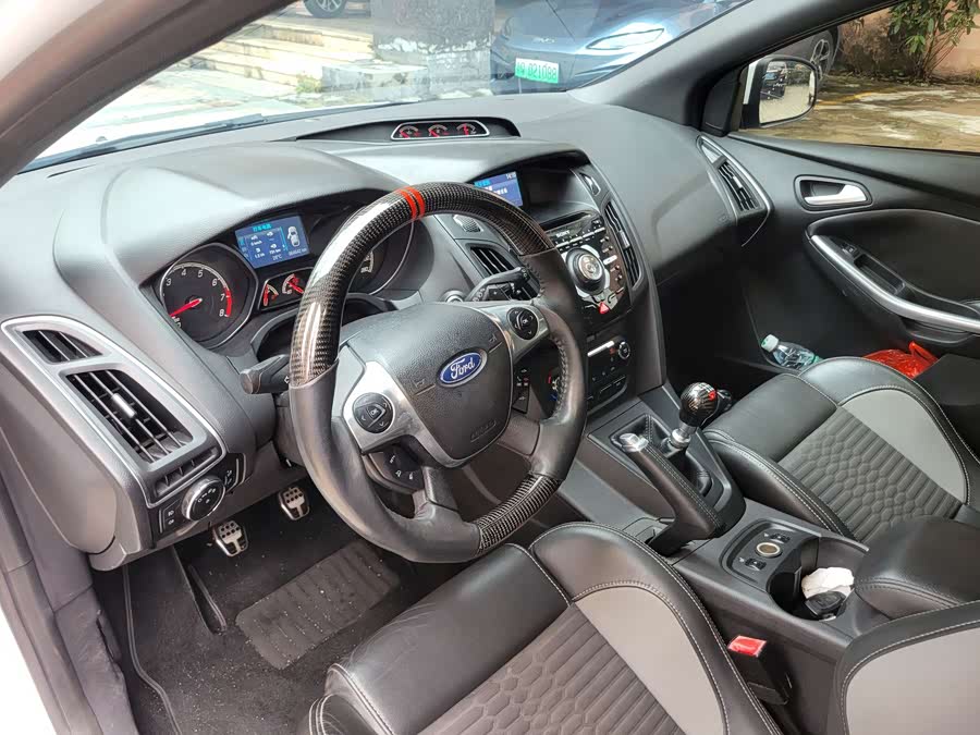 Ford Focus (Imported) 2014 #8 Ford Focus (Imported) 2014 car image #8