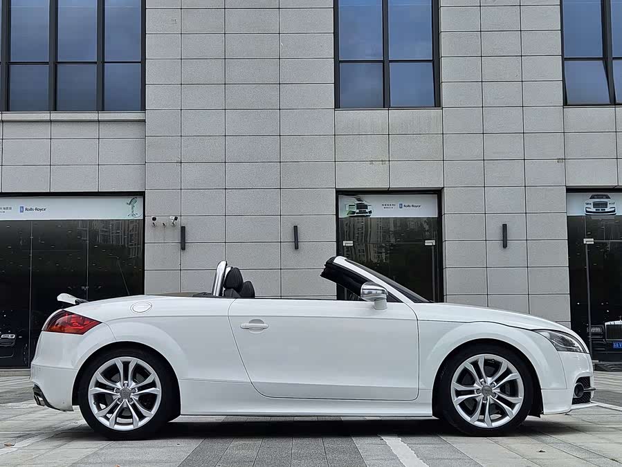 Audi TTS 2012 car image #8