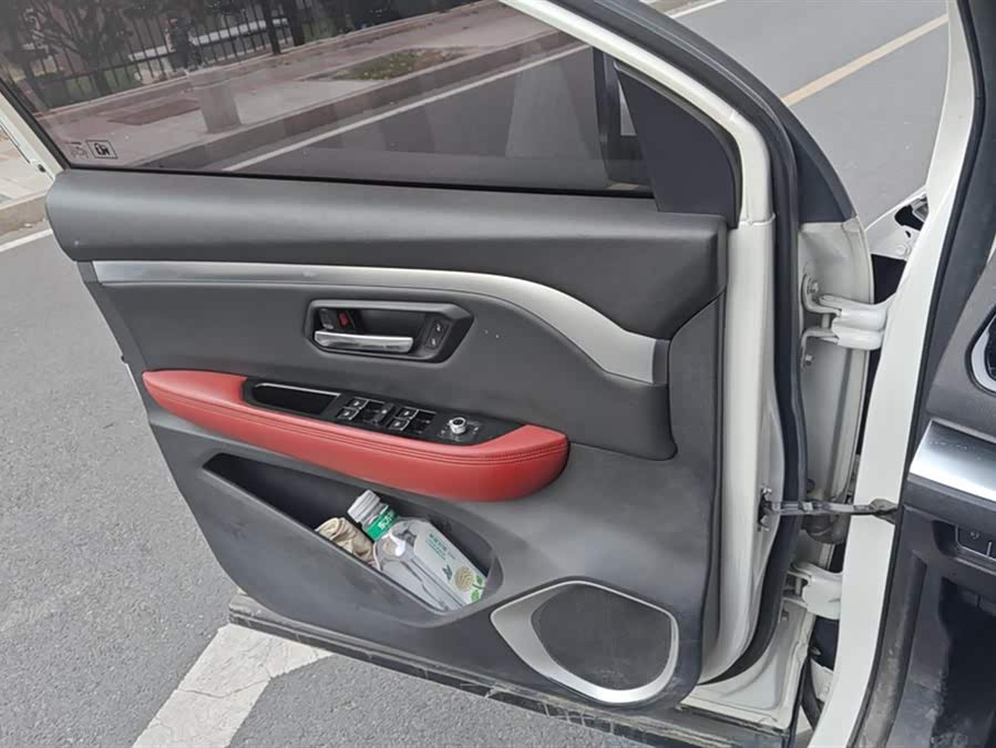 Haval H2s 2016 car image #8