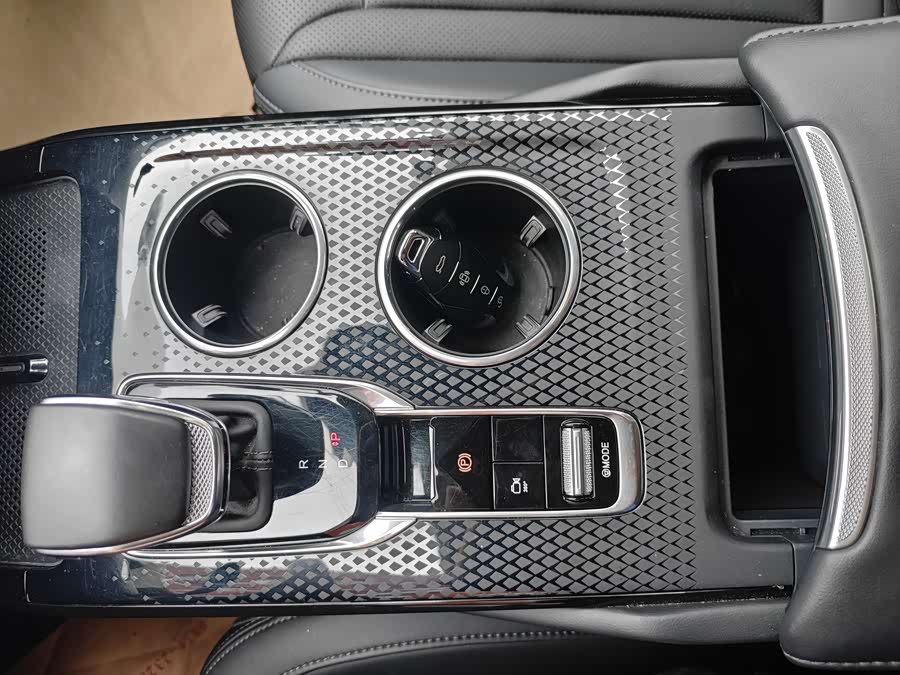 HongQi HS3 PHEV 2024 #8 HongQi HS3 PHEV 2024 car image #8