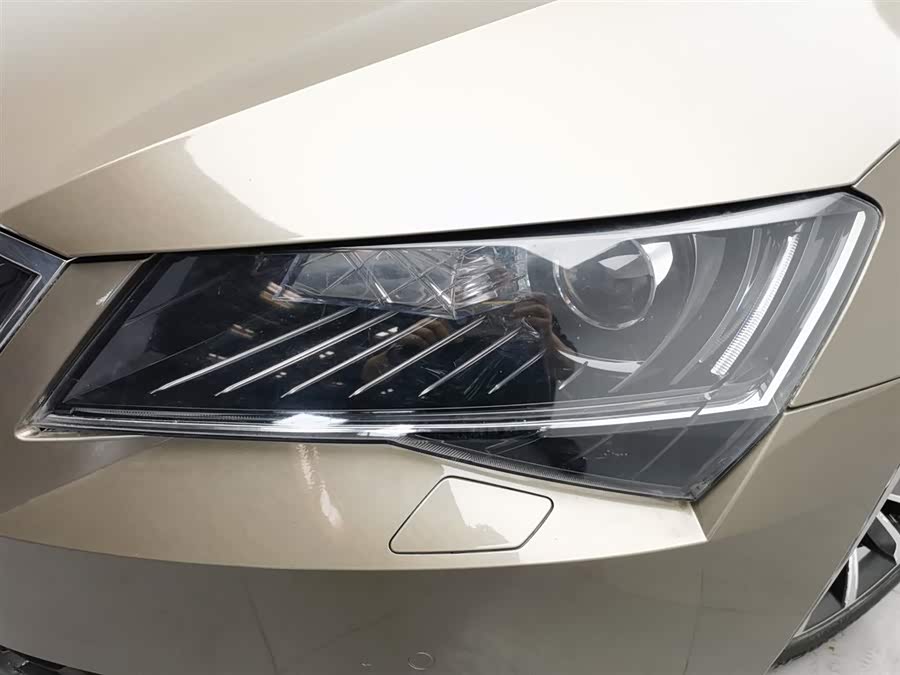 Skoda Superb 2016 car image #8