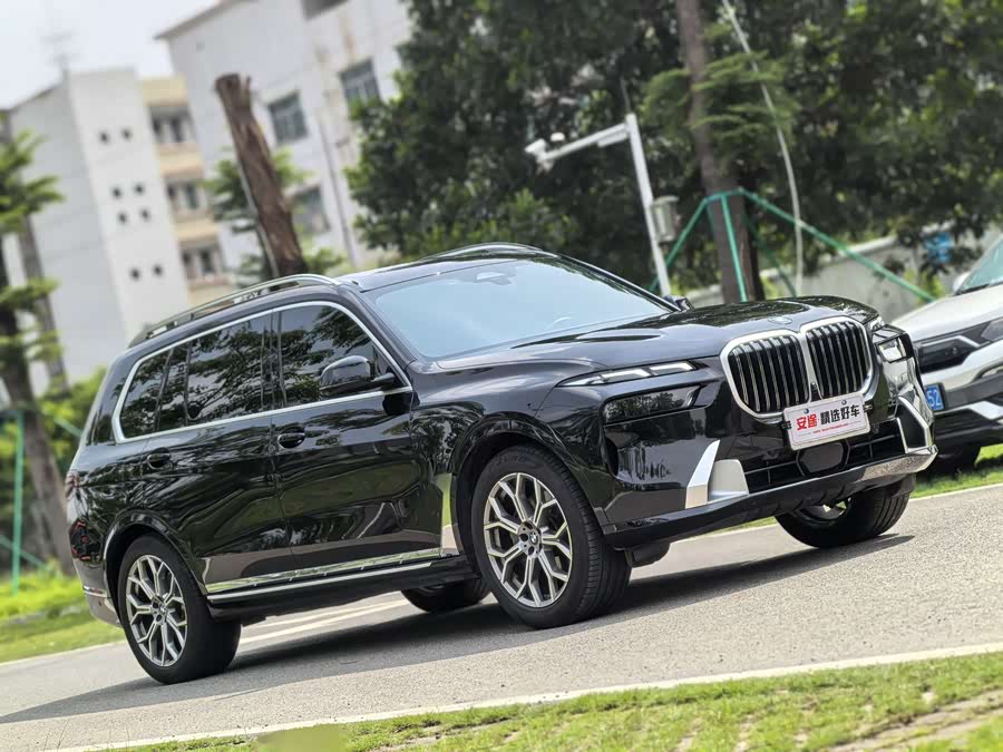 BMW X7 2023 immagine di auto #8