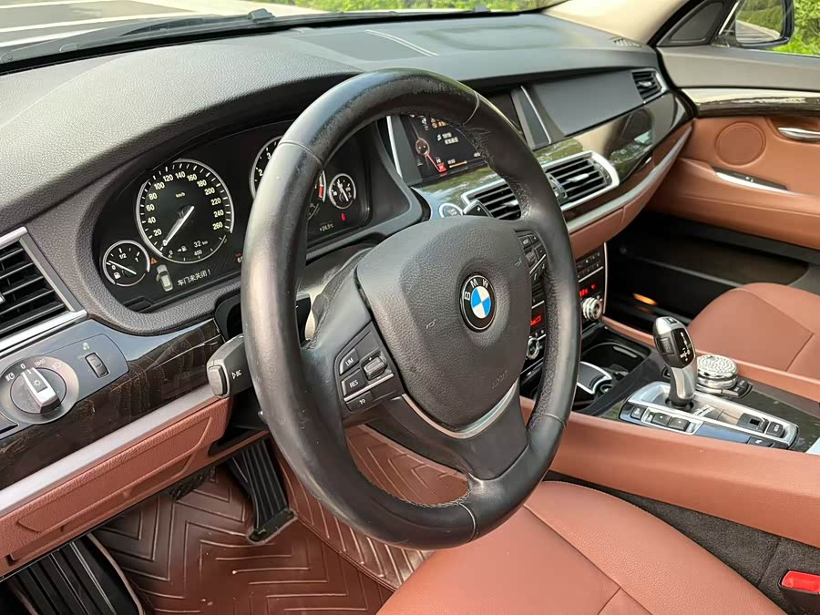 BMW 5 Series GT 2017 immagine di auto #8